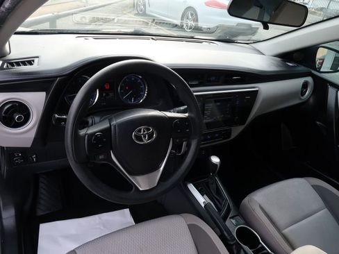 Used 2017 Toyota Corolla LE image 6