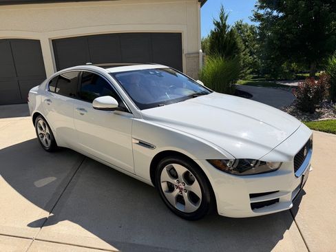 Used 2017 Jaguar XE RWD image 1