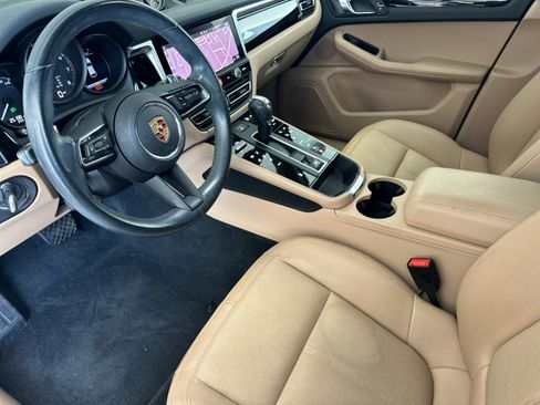 Used 2023 Porsche Macan AWD/4WD image 4