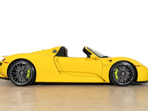 Used 2015 Porsche 918 Spyder AWD/4WD image 22