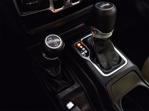 Used 2021 Jeep Wrangler Unlimited Sport image 17