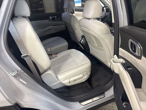 Certified 2023 Kia Sorento SX image 19