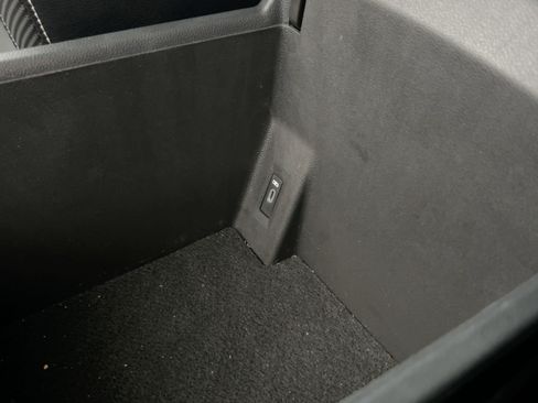 Certified 2022 Volkswagen Atlas Cross Sport SE image 35