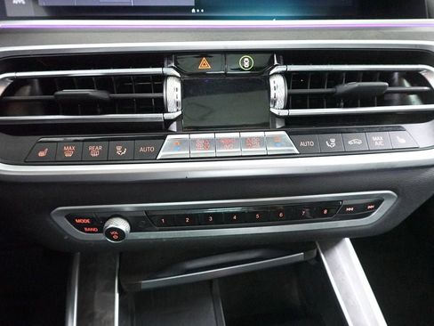 Used 2022 BMW X5 xDrive40i w/ Parking Assistance Package image 21