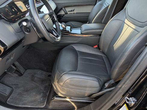 Used 2025 Land Rover Range Rover Sport SE image 5