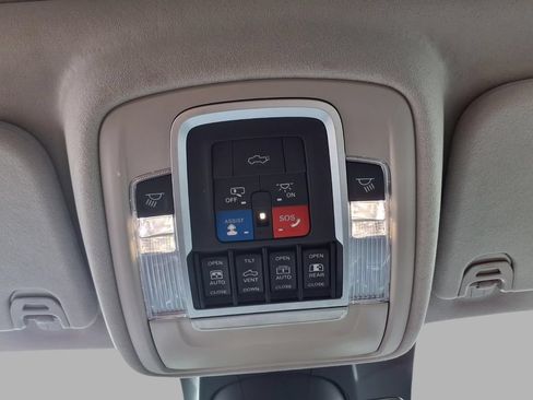 Used 2022 RAM 1500 Limited AWD/4WD image 16