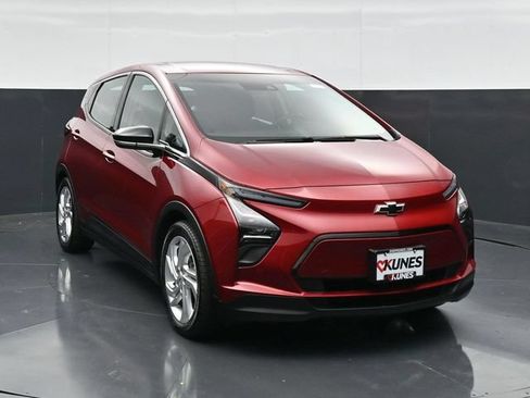 Used 2023 Chevrolet Bolt LT FWD image 4