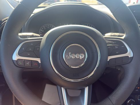 Used 2023 Jeep Renegade Latitude image 19