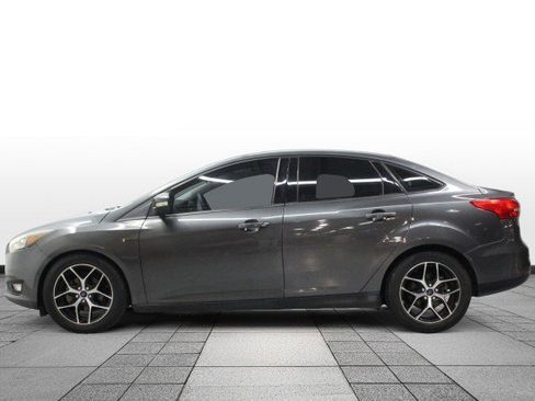 Used 2017 Ford Focus SEL image 4