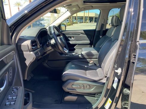 Used 2025 Honda Pilot Elite image 8