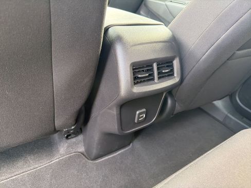 Used 2023 Chevrolet Equinox LT image 25