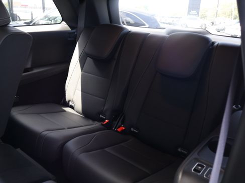 Used 2025 Mercedes-Benz GLS 450 4MATIC w/ AMG Line Exterior image 19