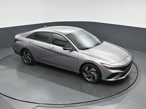 Used 2025 Hyundai Elantra SEL FWD image 57