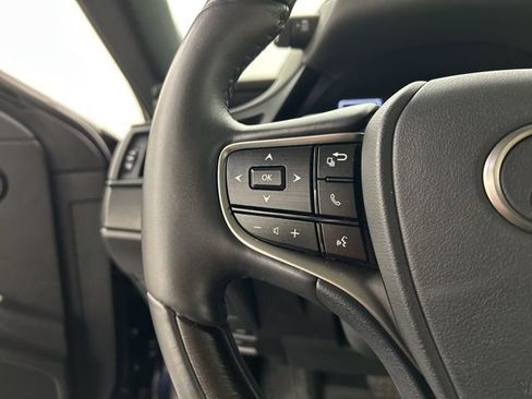 Used 2022 Lexus ES 300h w/ Accessory Package 2 FWD image 9
