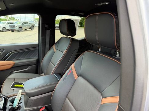 Certified 2023 GMC Canyon AT4 w/ AT4 Premium Package AWD/4WD image 13