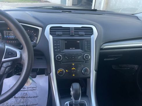 Used 2016 Ford Fusion SE FWD image 19