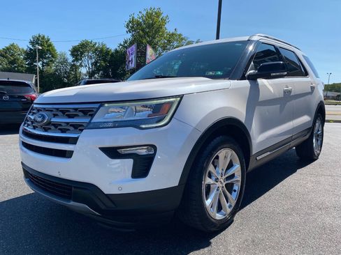 Used 2018 Ford Explorer XLT w/ Equipment Group 202A AWD/4WD image 7