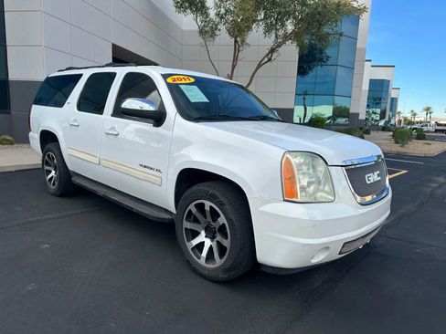 Used 2011 GMC Yukon XL SLT w/ SLT-2 Equipment Package image 3