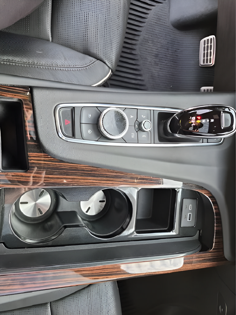 Used 2024 Cadillac Escalade ESV Premium Luxury w/ LPO, Floor Liner Package AWD/4WD image 40