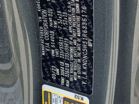 Used 2024 Kia Carnival EX image 46