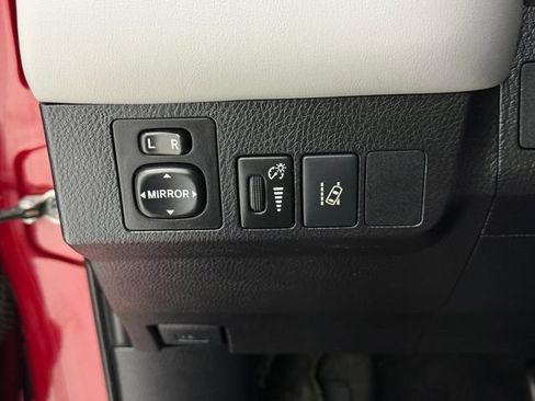 Used 2018 Toyota RAV4 XLE w/ Plus Extra Value Package FWD image 14