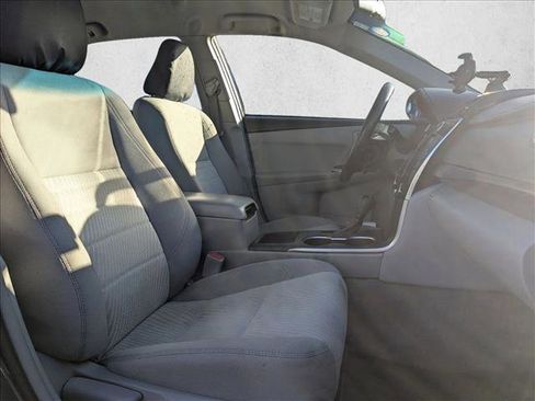 Used 2017 Toyota Camry LE image 21