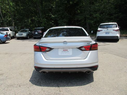 Used 2020 Nissan Altima 2.5 SR w/ Premium Package FWD image 6