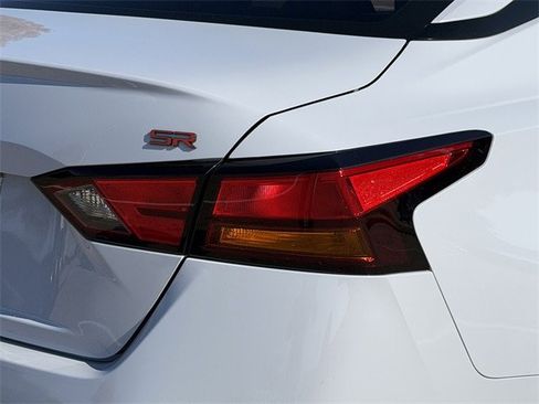 Used 2024 Nissan Altima 2.5 SR image 7