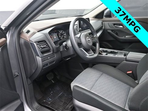 Used 2023 Nissan Rogue SV image 7