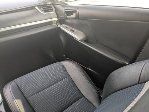 Used 2014 Toyota Camry L image 18