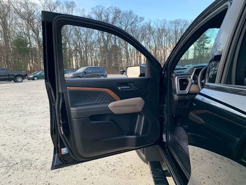 Certified 2024 GMC Canyon Denali w/ LPO, Denali Black Edition image 18