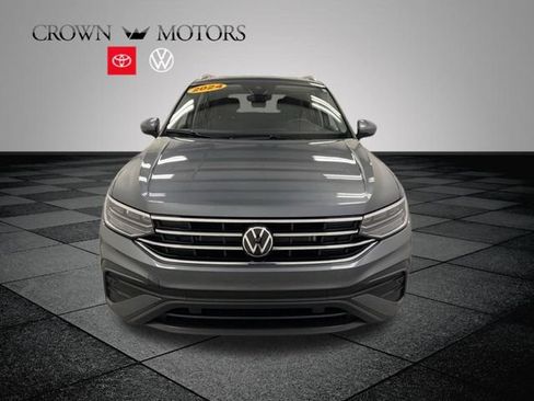 Used 2024 Volkswagen Tiguan SE AWD/4WD image 2
