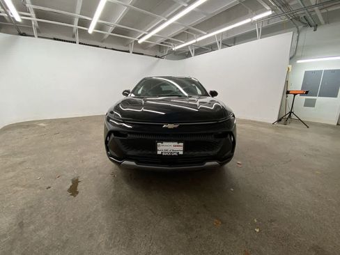 Used 2025 Chevrolet Equinox EV LT w/ Convenience Package image 9