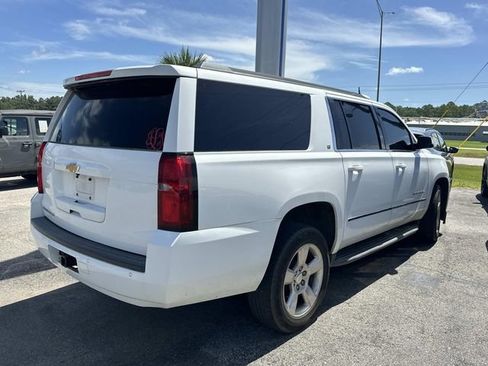 Used 2018 Chevrolet Suburban LT RWD image 8
