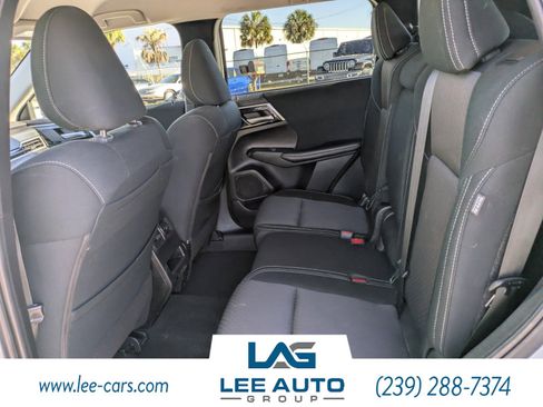 Used 2024 Mitsubishi Outlander ES image 11