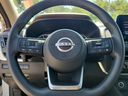 Certified 2023 Nissan Rogue SV FWD image 21