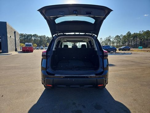 Used 2025 Nissan Rogue SV w/ SV Premium Package image 15