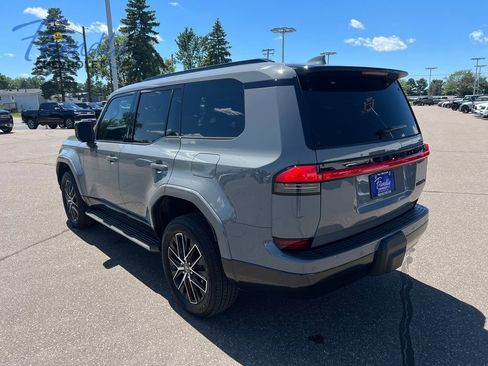 Used 2024 Lexus GX 550 w/ Accessory Package (2T) AWD/4WD image 3