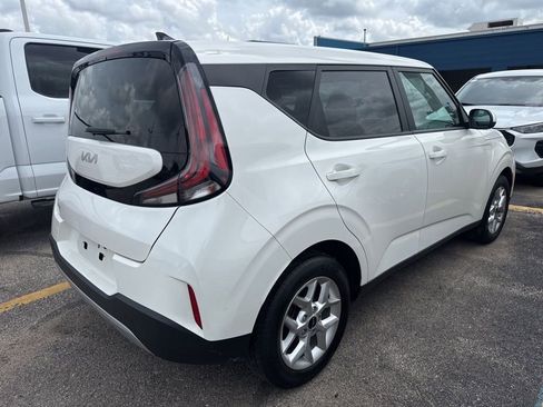 Used 2024 Kia Soul LX w/ Option Group 015 FWD image 2
