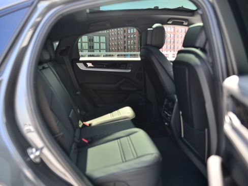 Used 2026 Porsche Cayenne S image 25