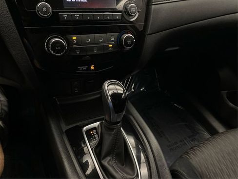 Used 2017 Nissan Rogue S AWD/4WD image 31