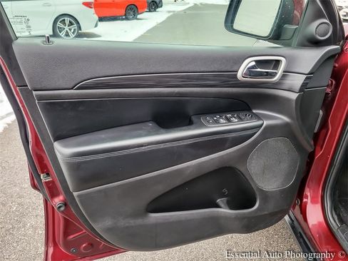 Used 2020 Jeep Grand Cherokee Laredo image 22