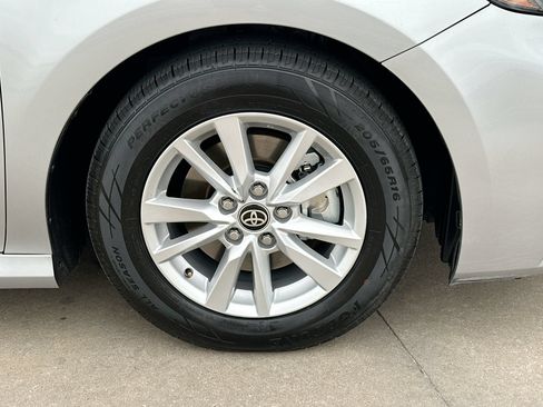 Used 2025 Toyota Camry LE FWD image 10
