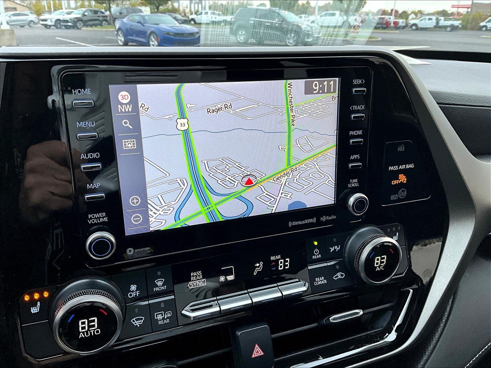 Used 2020 Toyota Highlander XLE AWD/4WD image 38