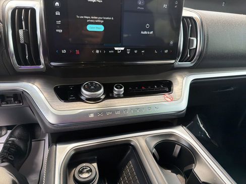 Used 2025 Ford Expedition Platinum image 21