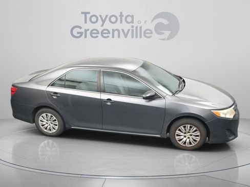 Used 2013 Toyota Camry LE image 18