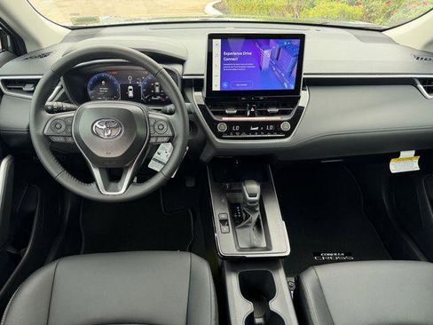 Certified 2026 Toyota Corolla Cross XLE FWD image 9