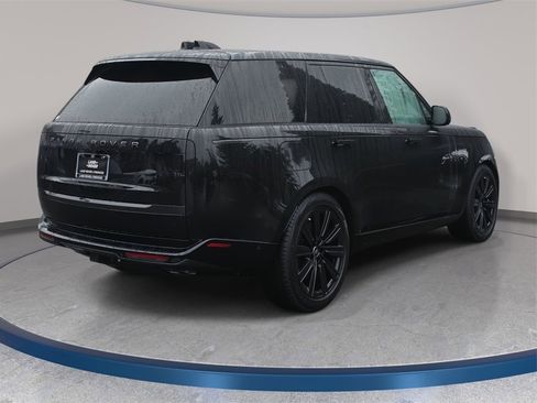 Used 2025 Land Rover Range Rover SE image 5