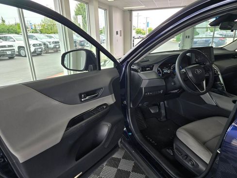 Used 2023 Toyota Venza LE AWD/4WD image 31