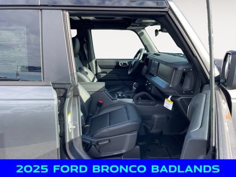 New 2025 Ford Bronco Badlands w/ Black Appearance Package AWD/4WD image 15
